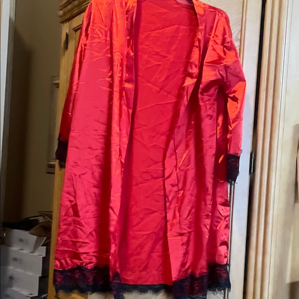 ⭐️Red open front robe large